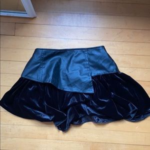 Velvets fake leather skirt